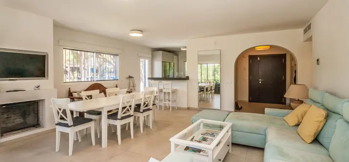 Продажа  отдельно стоящей виллы в Elviria 3