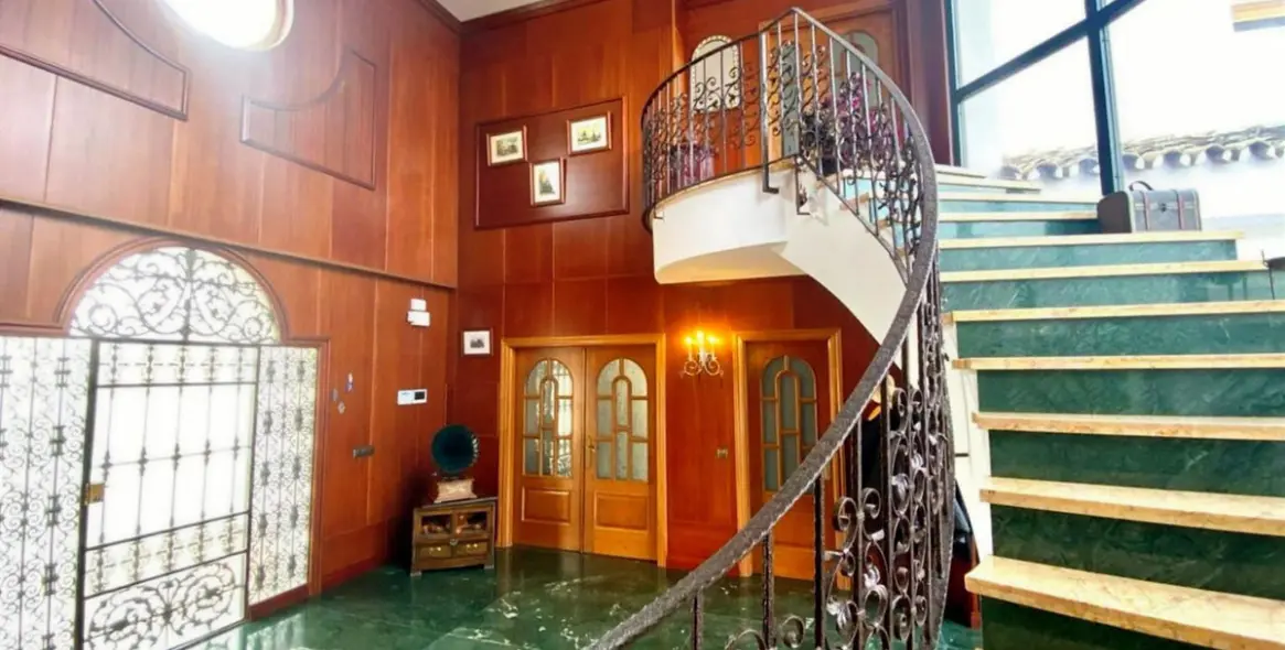 Продажа  отдельно стоящей виллы в Benalmadena 2