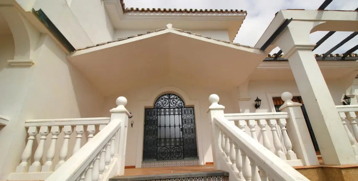 Продажа  отдельно стоящей виллы в Benalmadena 8
