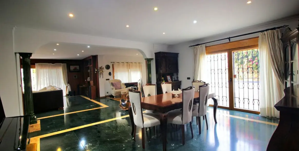 Продажа  отдельно стоящей виллы в Benalmadena 15