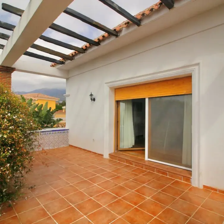 Продажа  отдельно стоящей виллы в Benalmadena