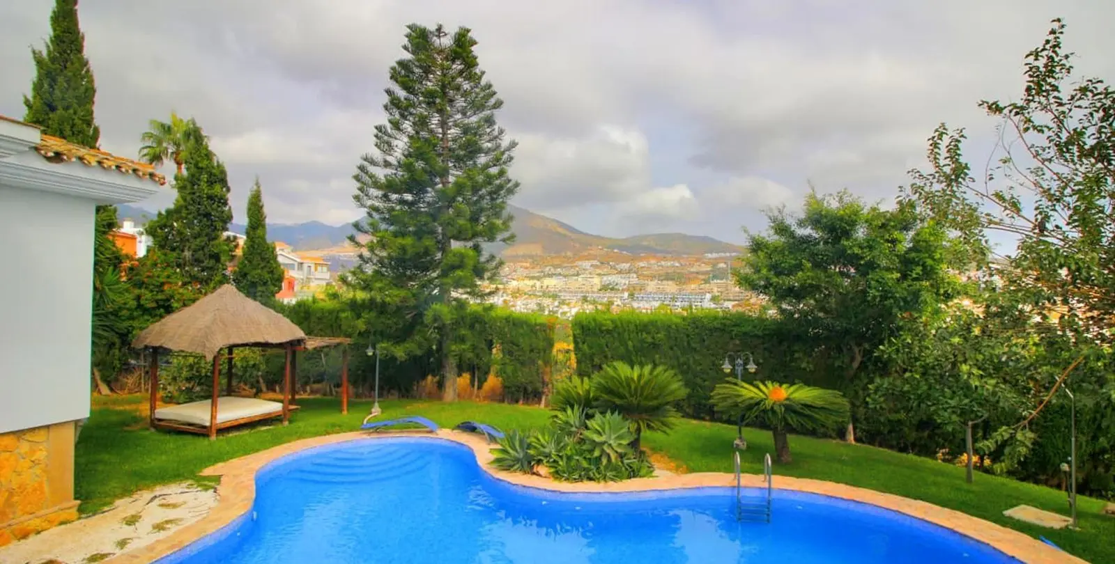 Продажа  отдельно стоящей виллы в Benalmadena 37