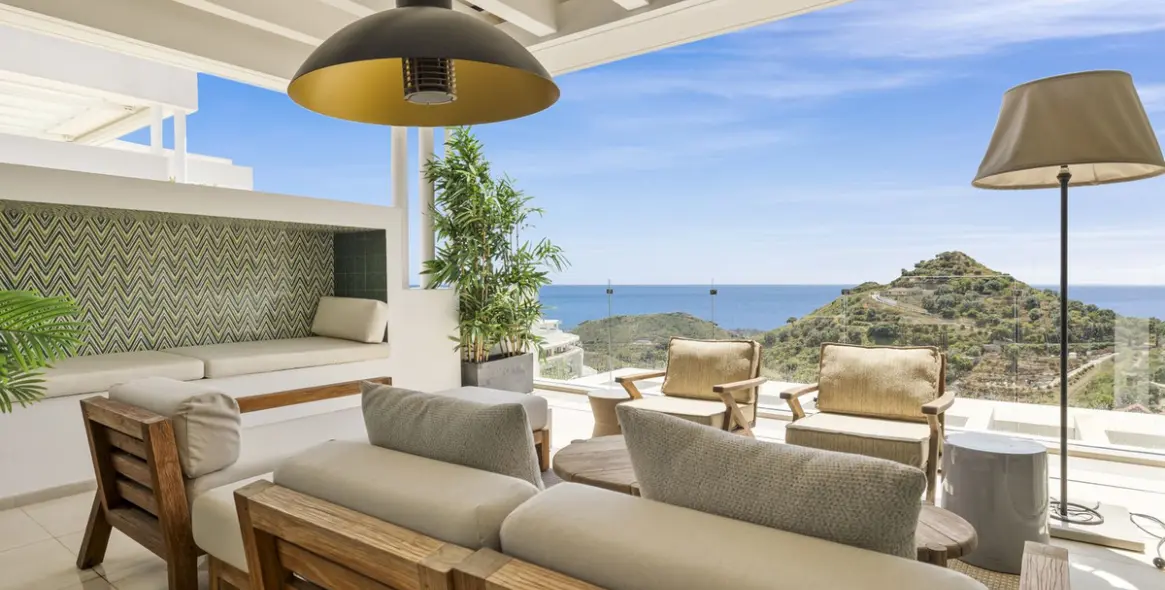 Sale of penthouse in Ojén 1