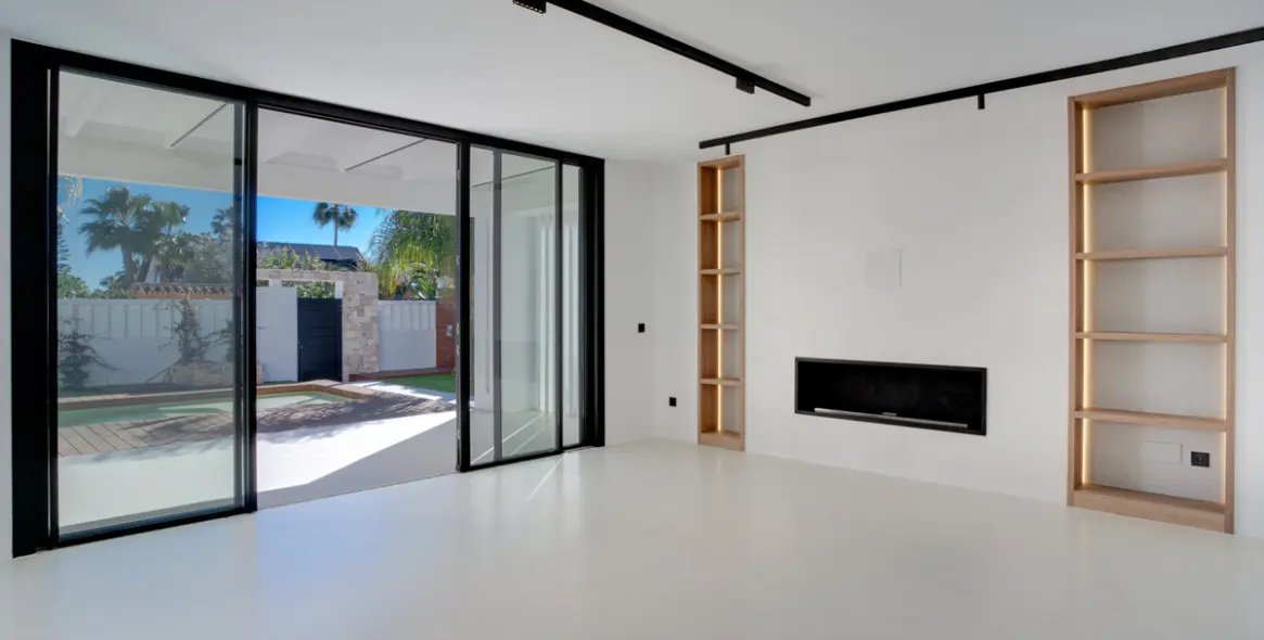 Продажа  отдельно стоящей виллы в Estepona (район Costalita) 3