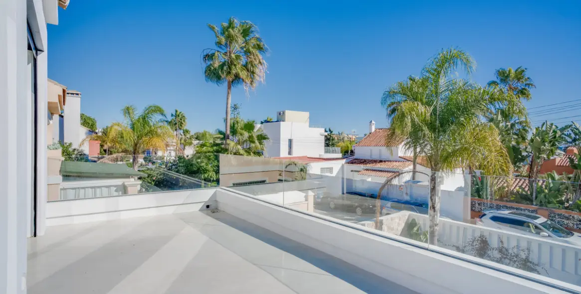 Продажа  отдельно стоящей виллы в Estepona (район Costalita) 9