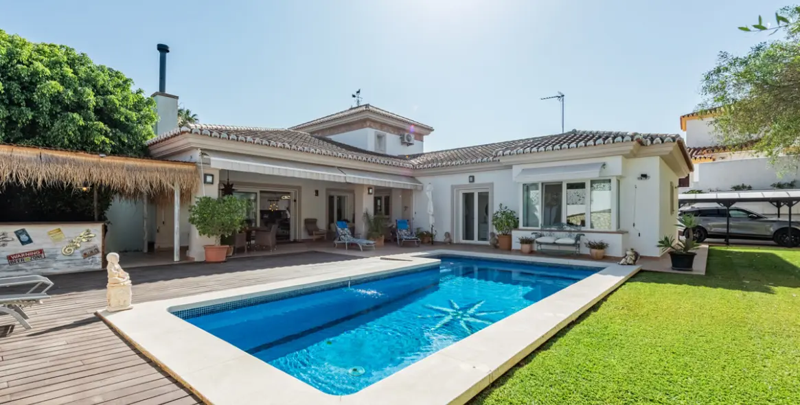 Sale of detached villa in Sierrezuela 1