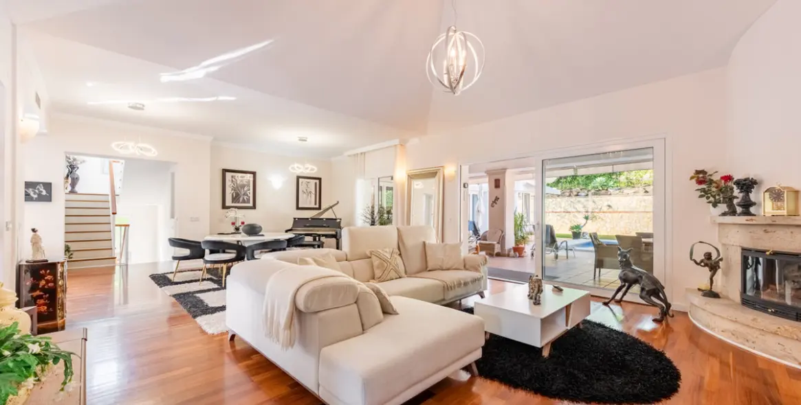 Sale of detached villa in Sierrezuela 2