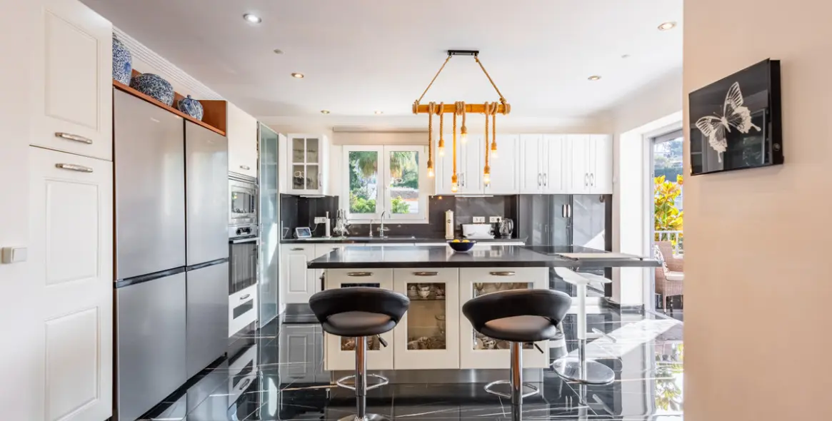 Sale of detached villa in Sierrezuela 3