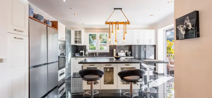 Sale of detached villa in Sierrezuela 2