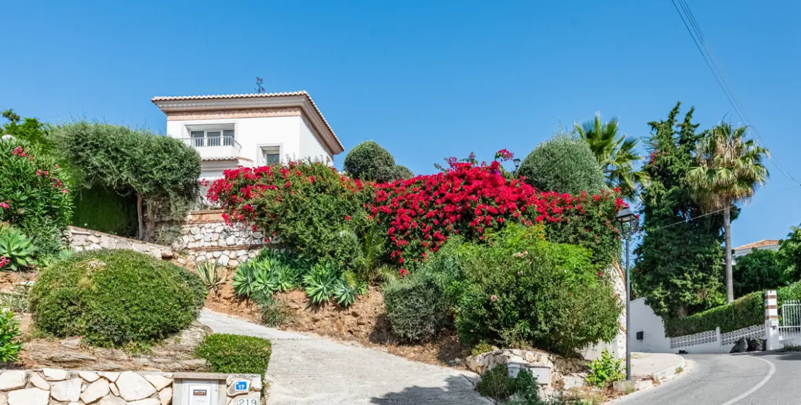 Sale of detached villa in Sierrezuela 29