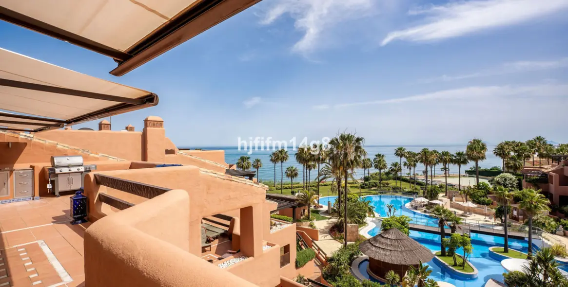 Sale of penthouse in Estepona (district Estepona) 1