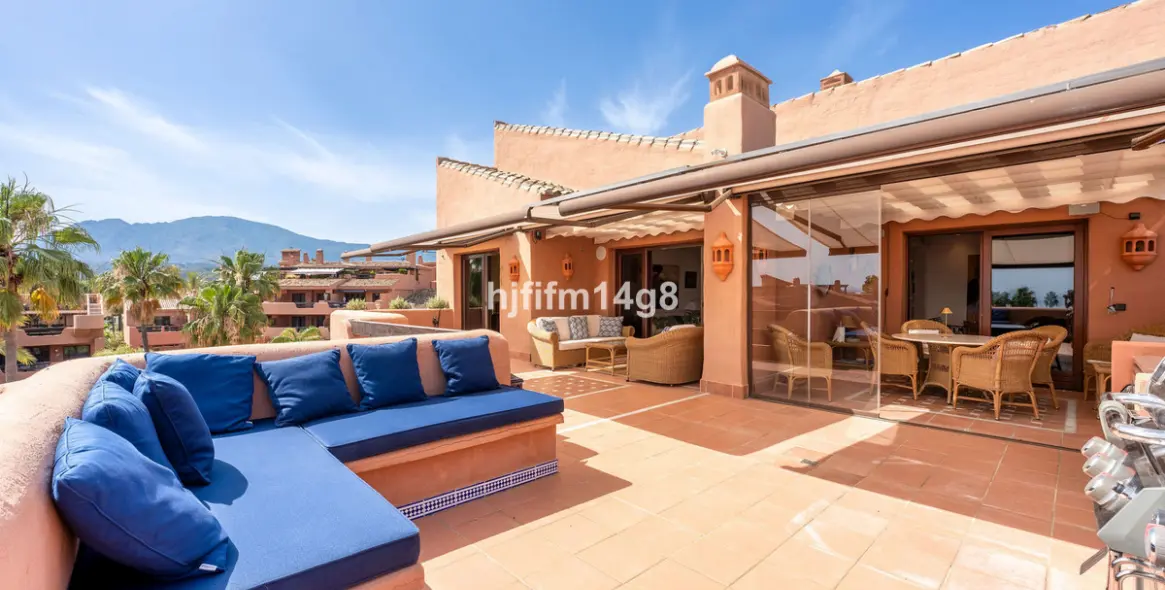 Sale of penthouse in Estepona (district Estepona) 2