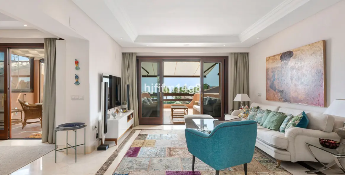 Sale of penthouse in Estepona (district Estepona) 4