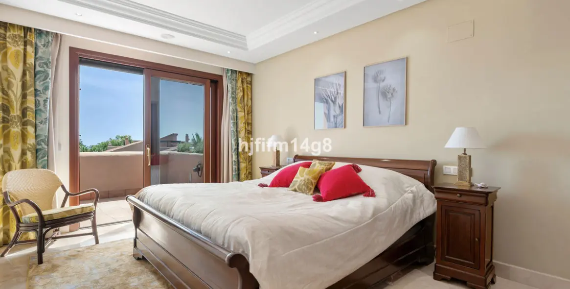 Sale of penthouse in Estepona (district Estepona) 10