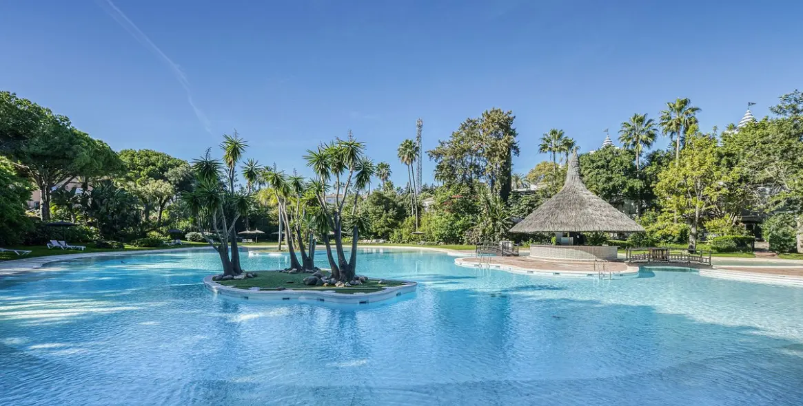 Продажа двухуровневого пентхауса в Guadalmina Baja 2