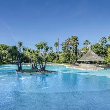 Venta de ático dúplex en Guadalmina Baja