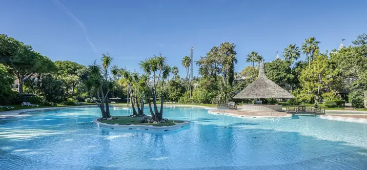 Venta de ático dúplex en Guadalmina Baja 1