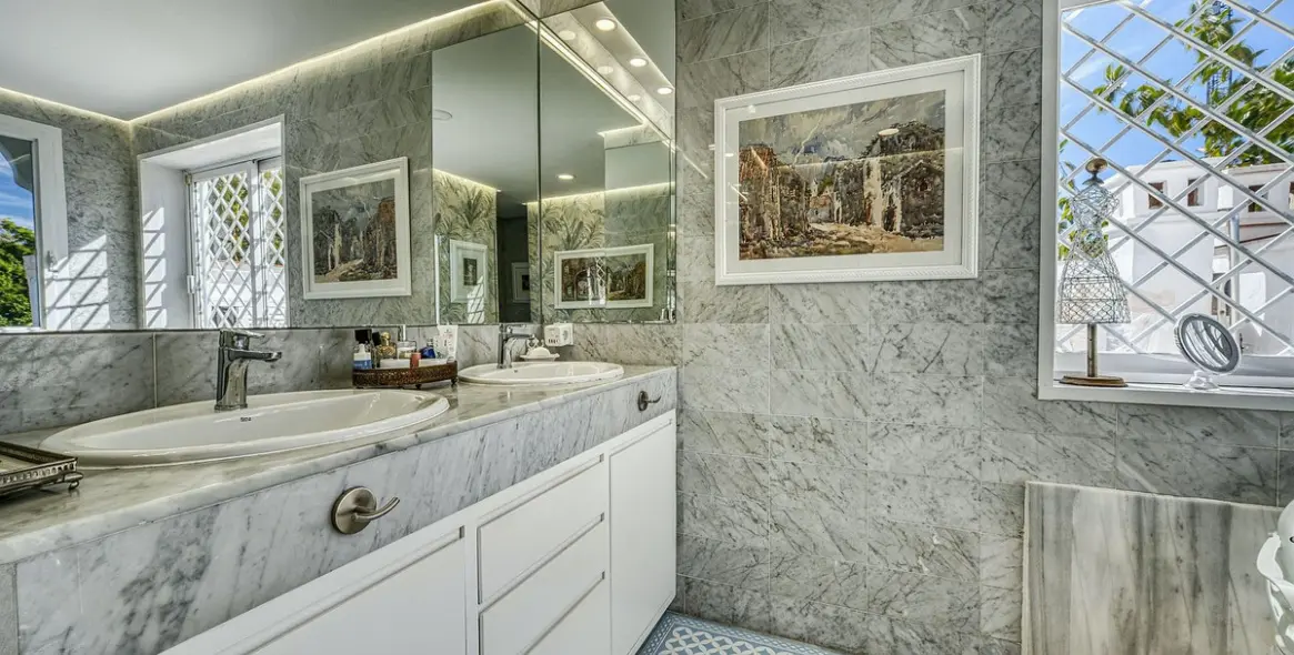 Продажа двухуровневого пентхауса в Guadalmina Baja 32