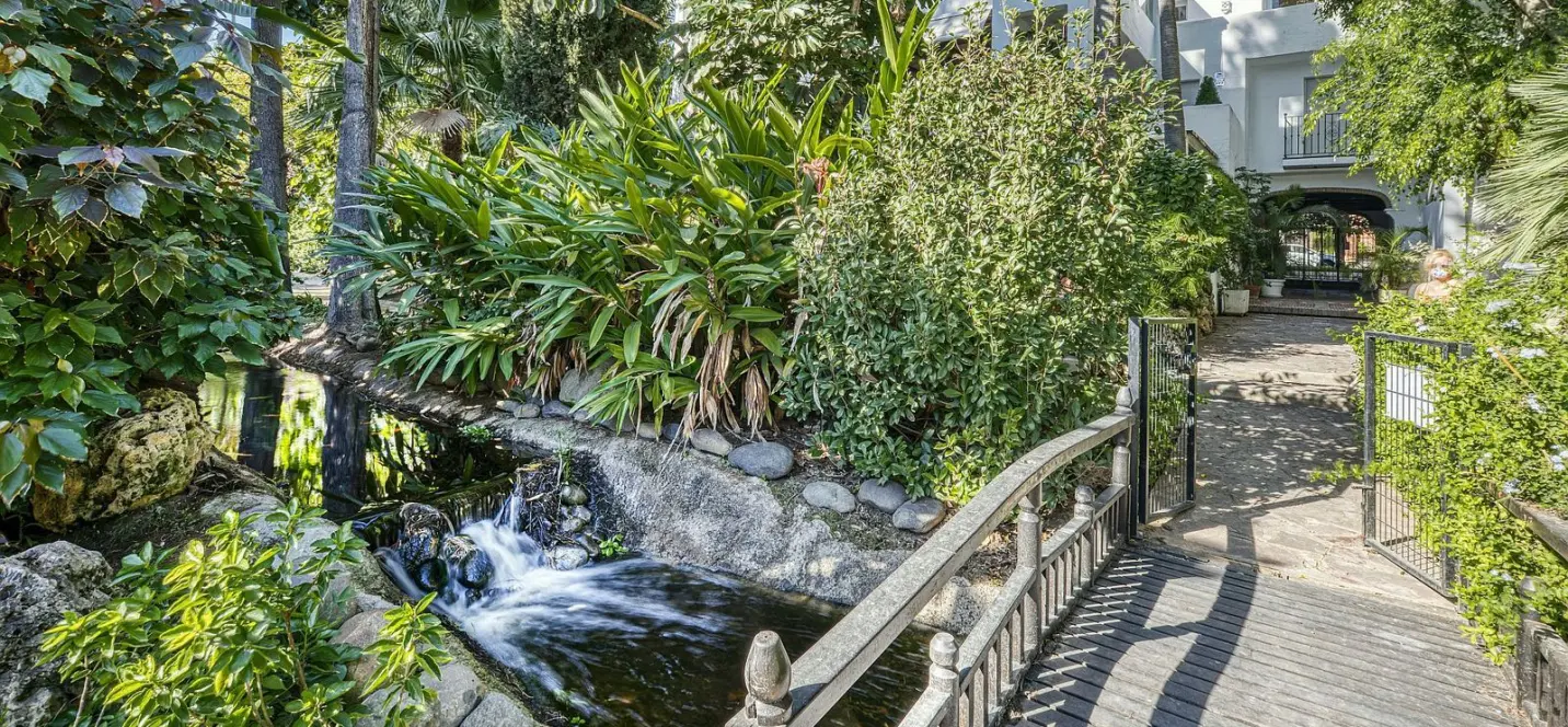 Venta de ático dúplex en Guadalmina Baja 3