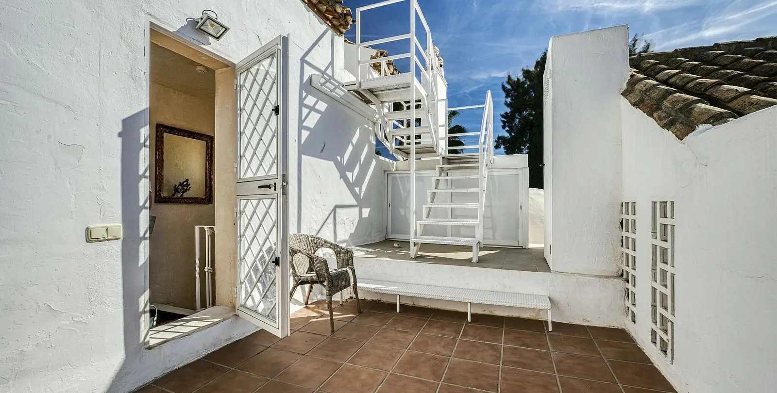 Sale of penthouse duplex in Guadalmina Baja 43