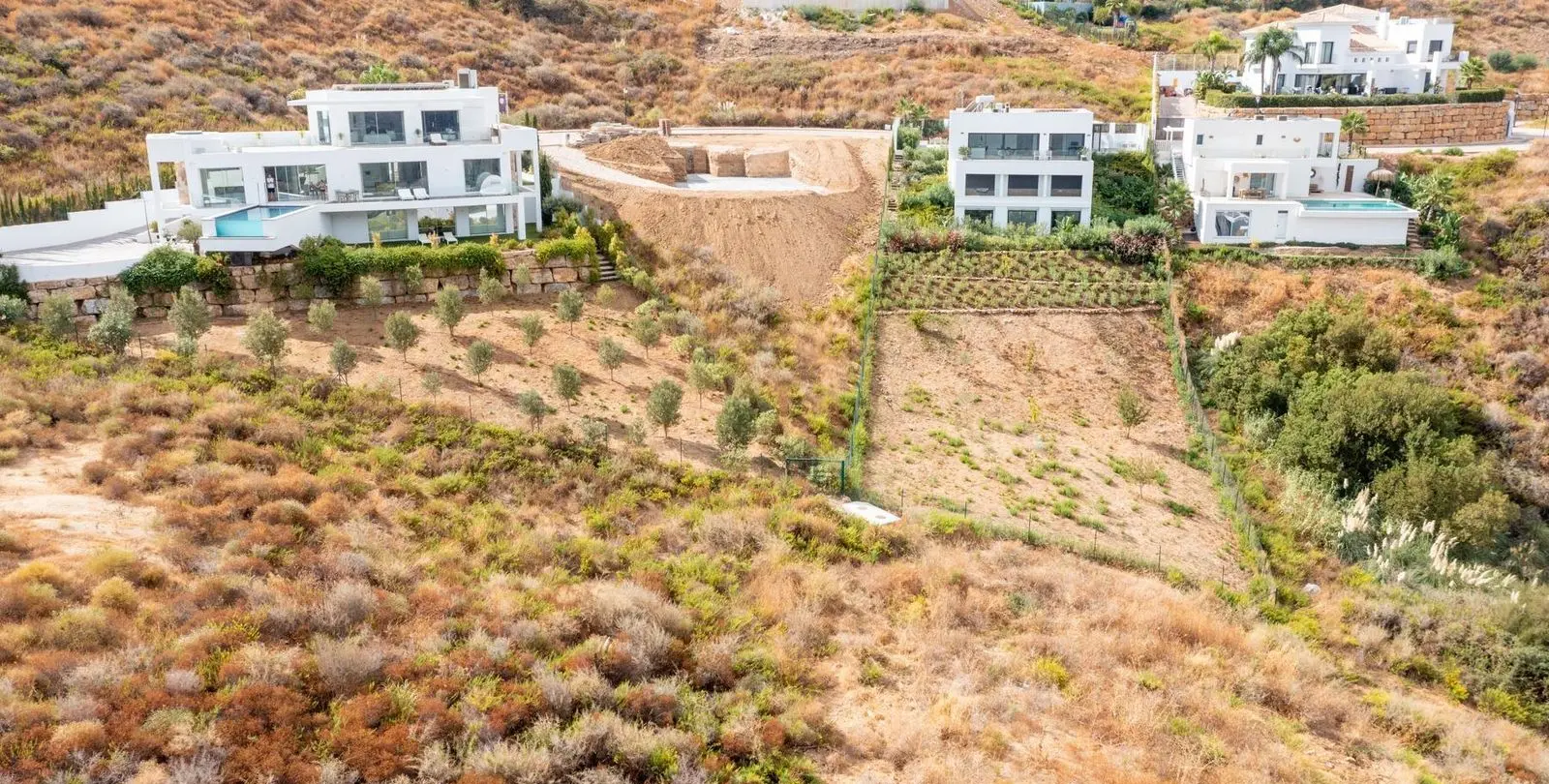 Sale of commercial plot in La Cala Golf 11