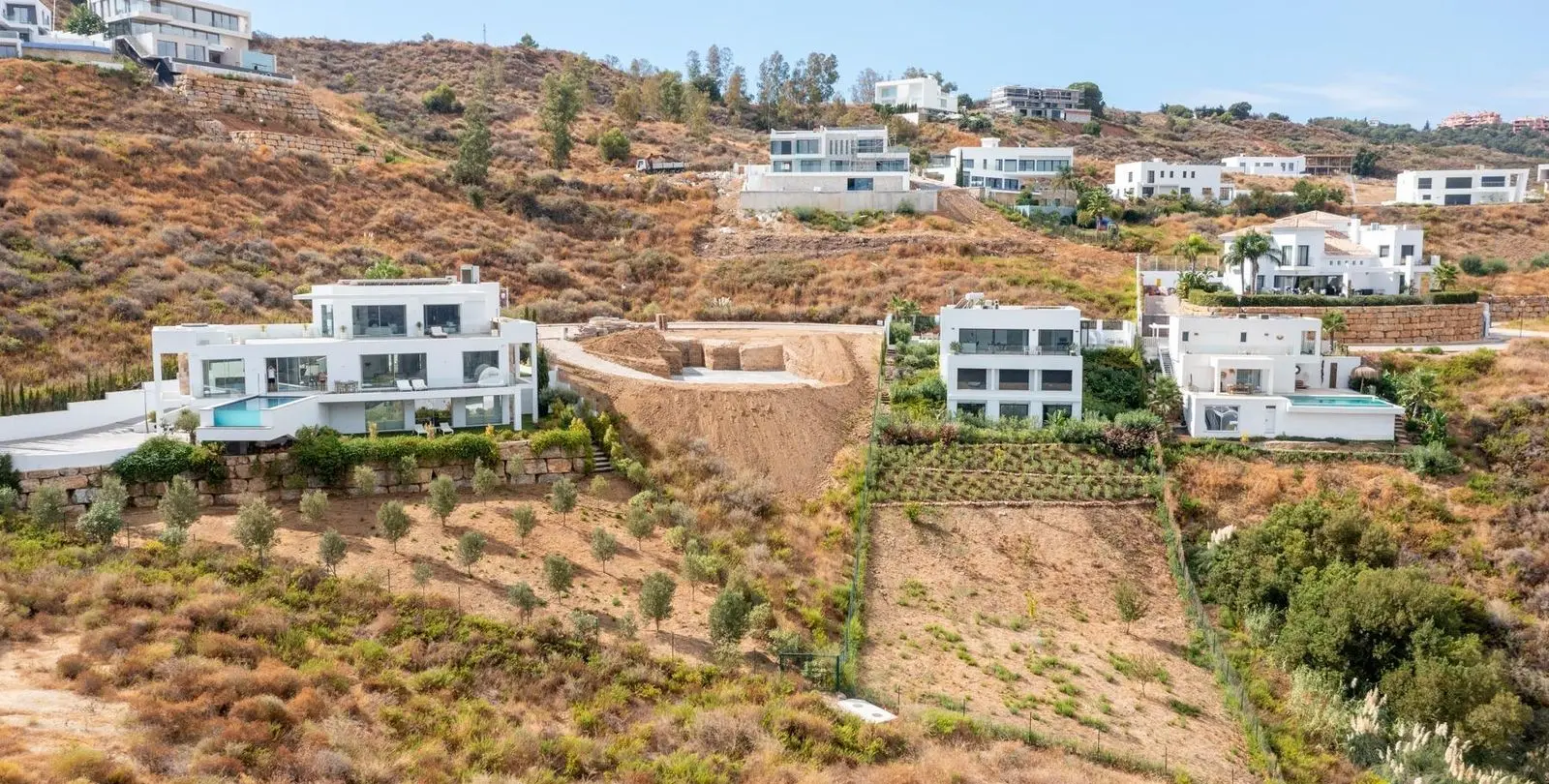 Sale of commercial plot in La Cala Golf 12