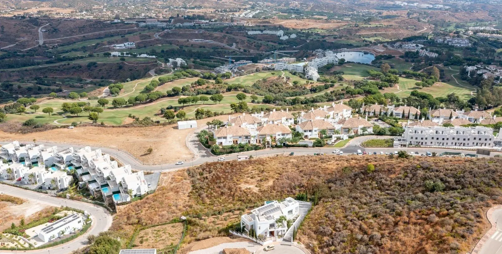 Sale of commercial plot in La Cala Golf 14