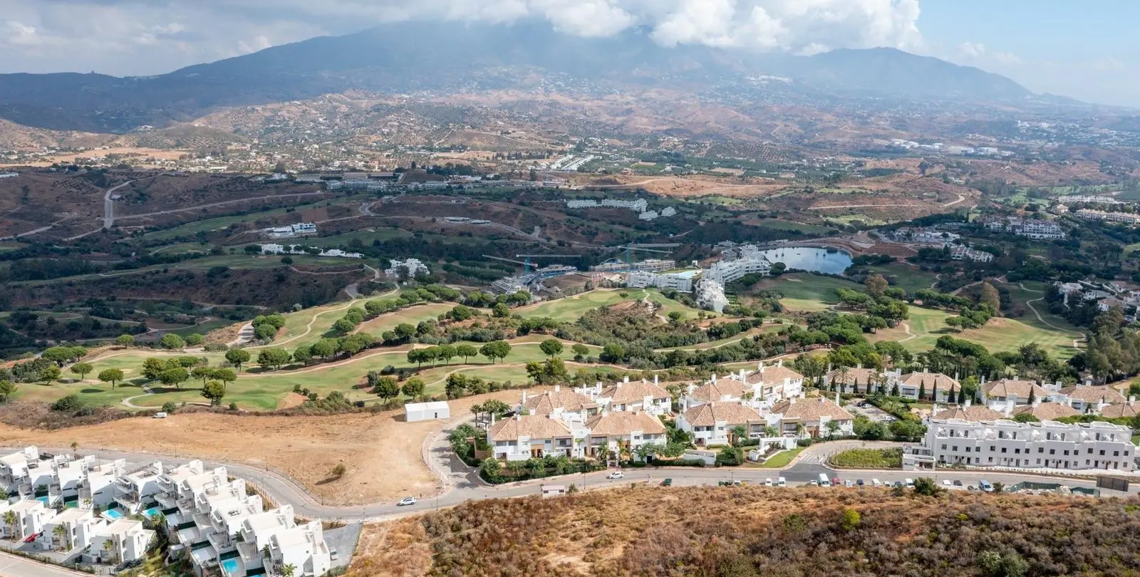 Sale of commercial plot in La Cala Golf 15