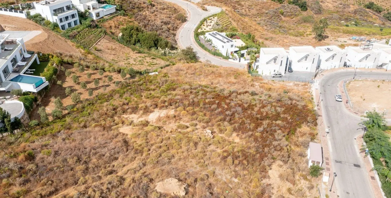 Sale of commercial plot in La Cala Golf 17