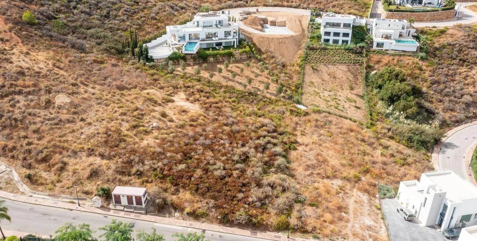Sale of commercial plot in La Cala Golf 18