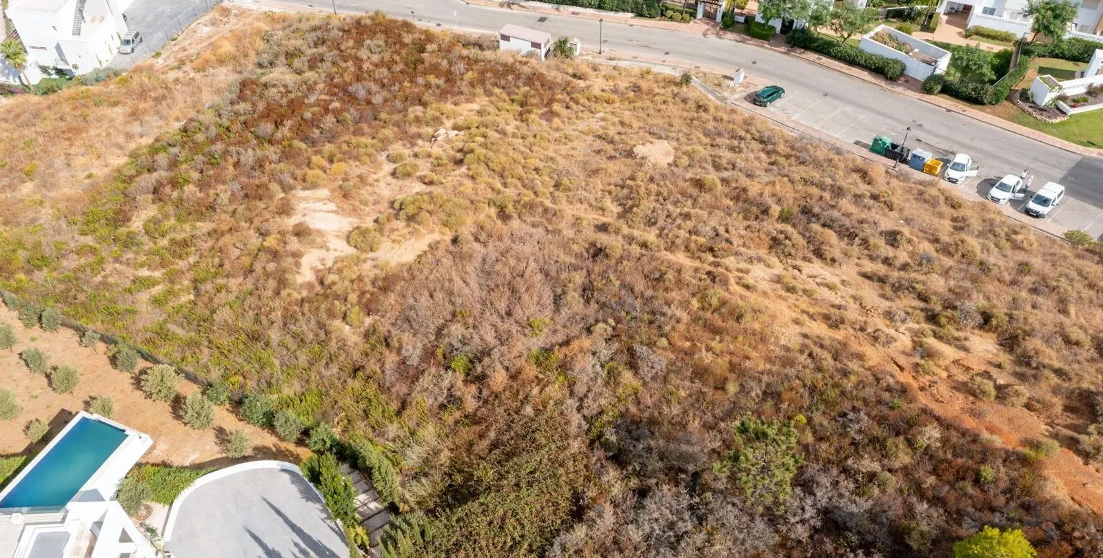 Sale of commercial plot in La Cala Golf 19