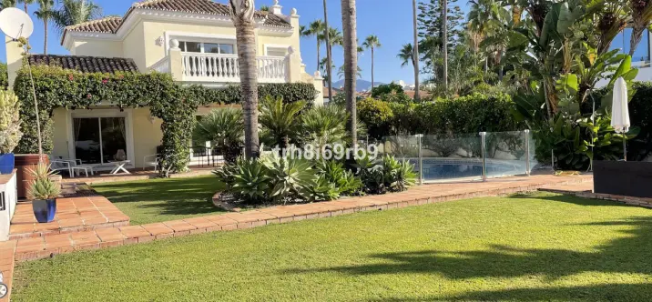 Продажа  отдельно стоящей виллы в New Golden Mile 0