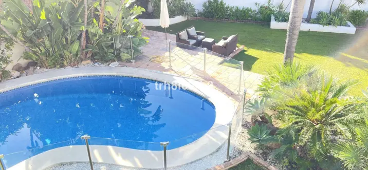 Продажа  отдельно стоящей виллы в New Golden Mile 1