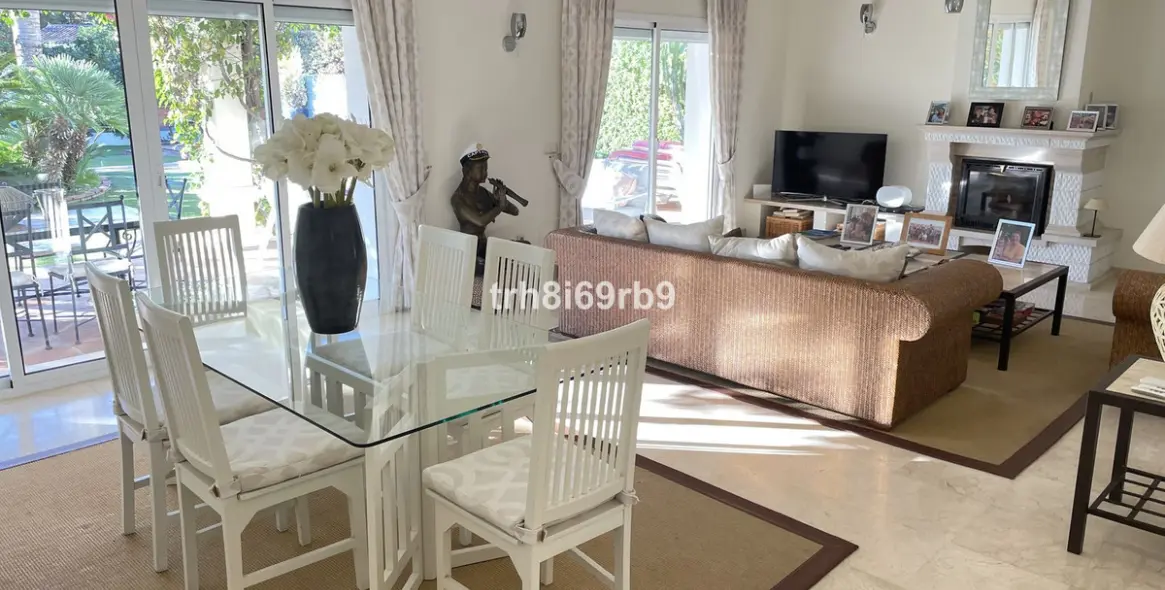 Продажа  отдельно стоящей виллы в New Golden Mile 4