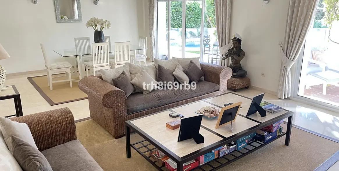 Продажа  отдельно стоящей виллы в New Golden Mile 5