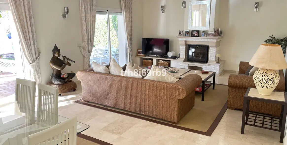 Продажа  отдельно стоящей виллы в New Golden Mile 7