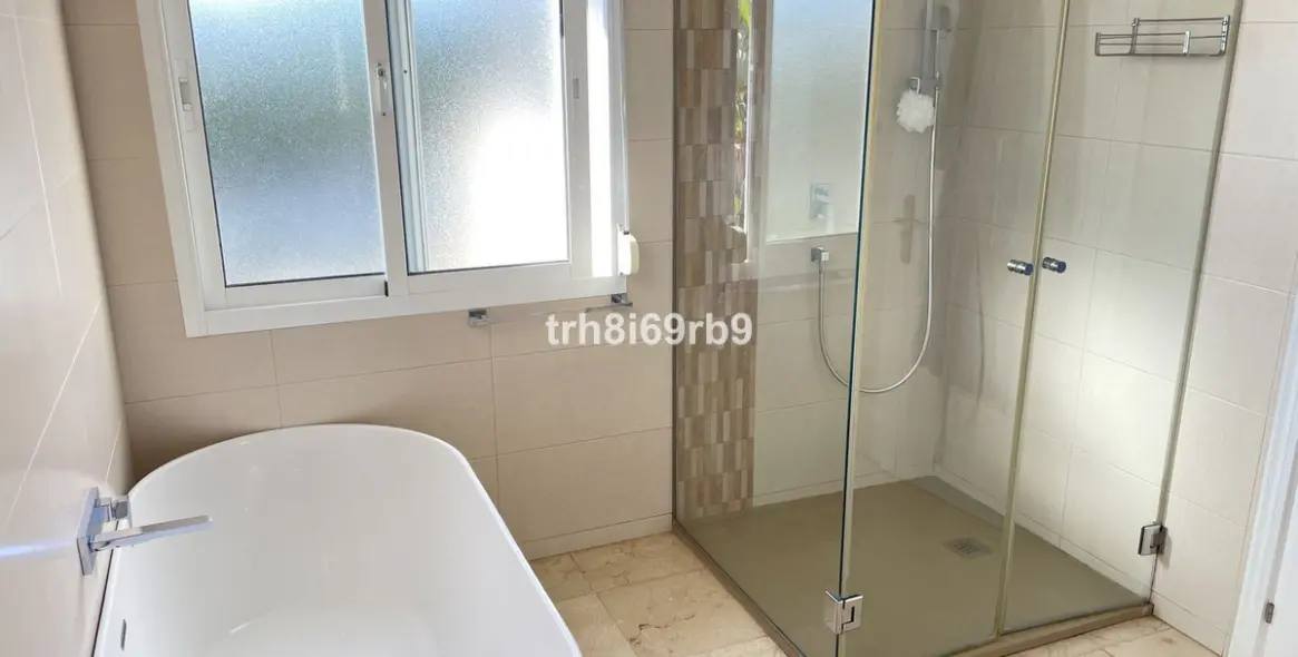 Продажа  отдельно стоящей виллы в New Golden Mile 10