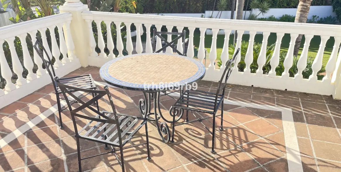 Продажа  отдельно стоящей виллы в New Golden Mile 17