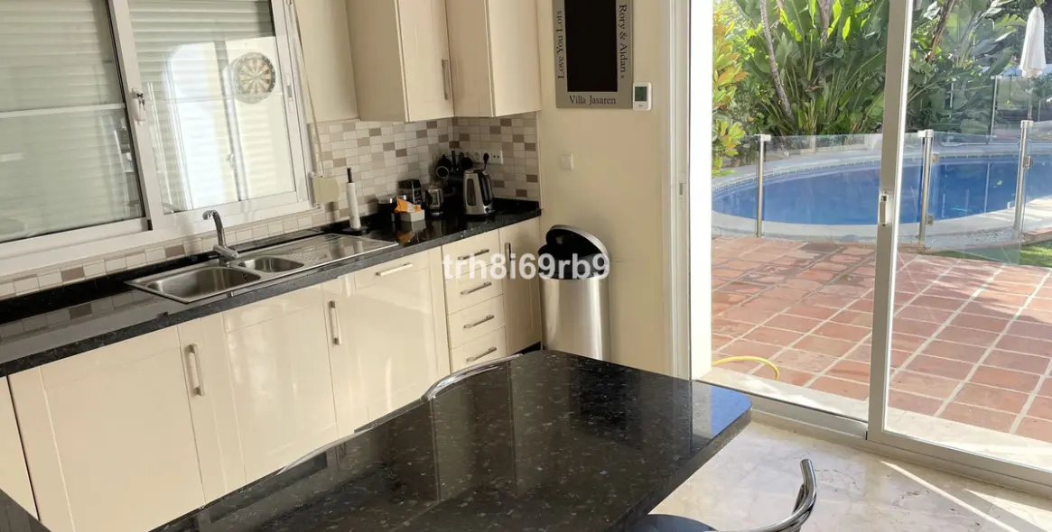 Продажа  отдельно стоящей виллы в New Golden Mile 21