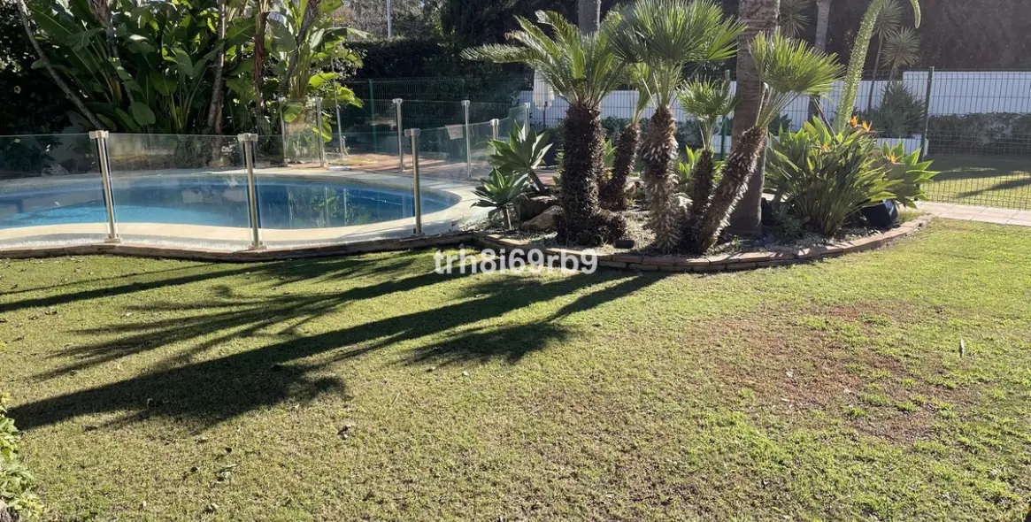 Продажа  отдельно стоящей виллы в New Golden Mile 26