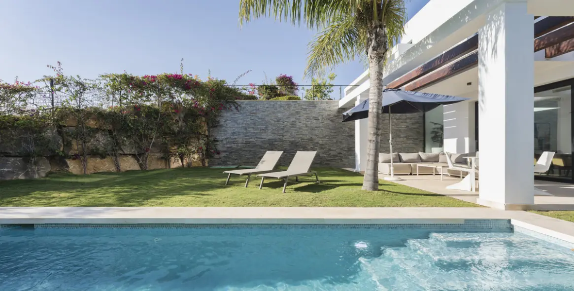 Продажа дома на две семьи в Cabopino 2