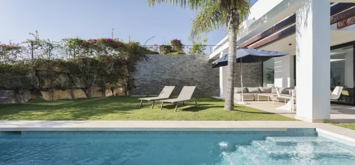 Продажа дома на две семьи в Cabopino 1