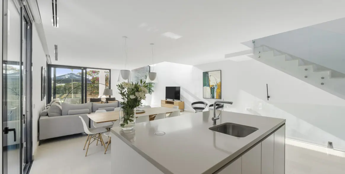 Продажа дома на две семьи в Cabopino 4