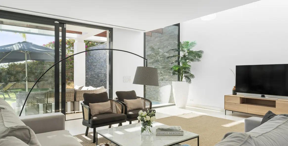 Продажа дома на две семьи в Cabopino 6