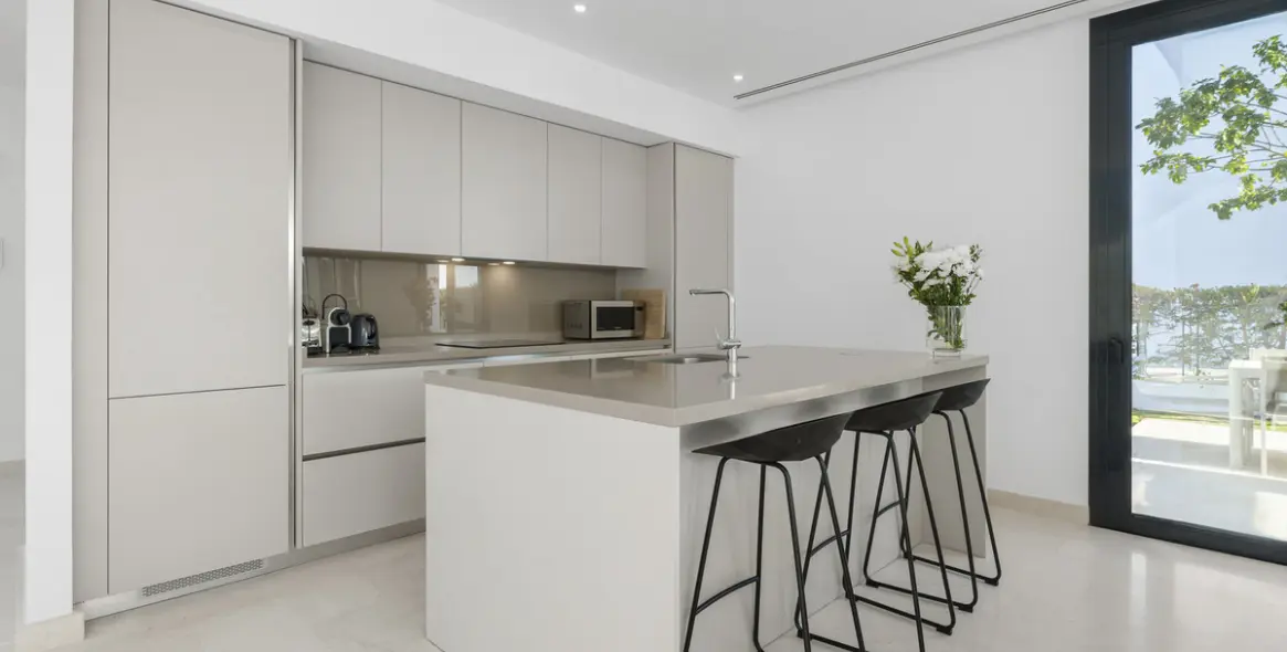 Продажа дома на две семьи в Cabopino 9