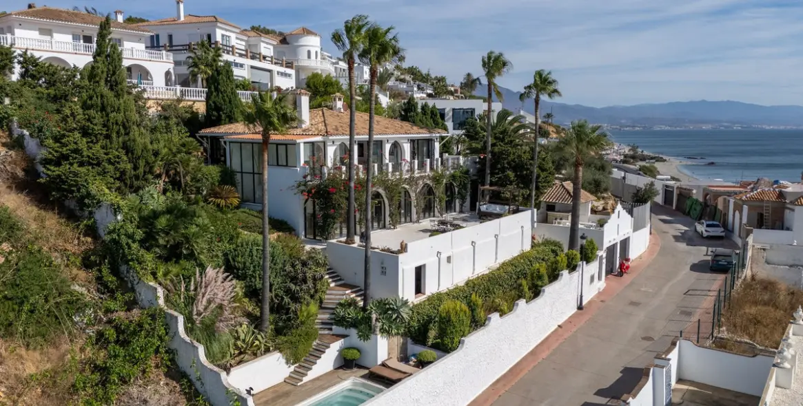 Продажа  отдельно стоящей виллы в Manilva 2