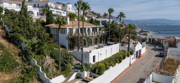 Sale of detached villa in Manilva 1