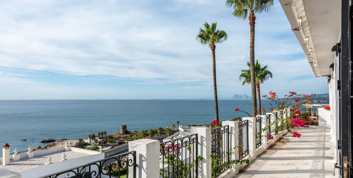 Продажа  отдельно стоящей виллы в Manilva 3