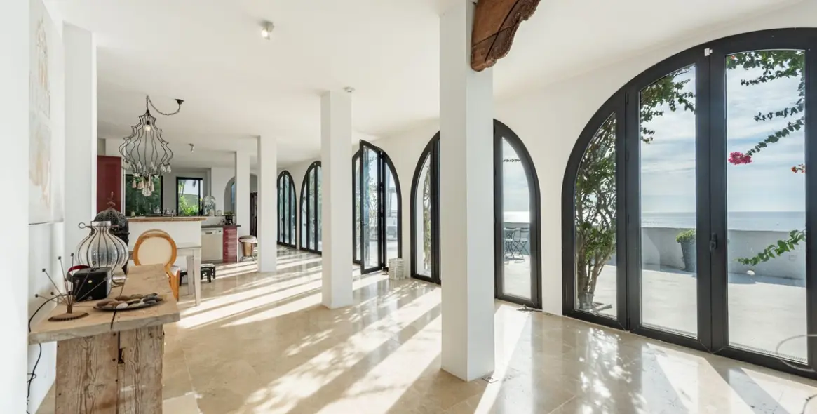 Продажа  отдельно стоящей виллы в Manilva 9