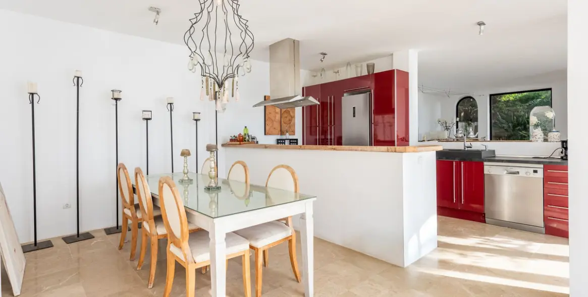 Продажа  отдельно стоящей виллы в Manilva 13